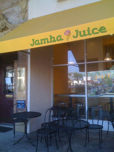 Jamba Juice in Larchmont Village - Outdoor Seating